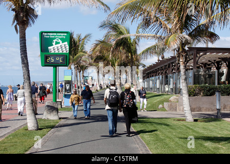 DER BOULEVARD EL FARO ZWISCHEN MASPALOMAS UND MELONERAS. GRAN CANARIA. Stockfoto