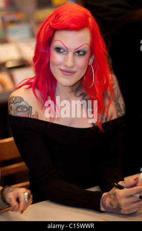Jeffree Star bei einer Signierstunde an Grenzen, anlässlich des Starts des Kats neues Buch "High Voltage Tattoo". Las Vegas, Nevada- Stockfoto