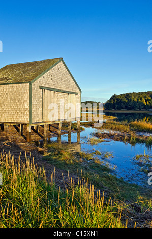 Bootshaus am Salz Teich, Nauset Marsh, Eastham, Cape Cod, Massachusetts, USA Stockfoto