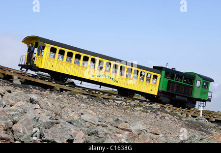 Mt. Washington Dampfzug mit Lok Biodiesel bringt Touristische Informationsstelle. Stockfoto