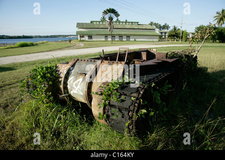 Wrack eines japanischen WWII-Tanks, Alexishafen, Madang, Papua Neuguinea, Melanesien Stockfoto