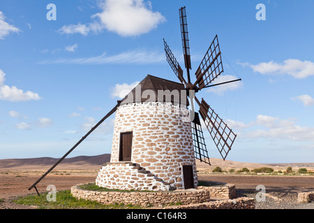 Eine traditionelle Windmühle in Tefia auf der Kanarischen Insel Fuerteventura Stockfoto