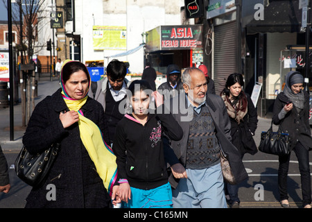 Southall im Westen Londons, auch bekannt als "Little India" von einigen, ist ein Bereich, der fast vollständig besiedelt von Menschen aus Südasien. Stockfoto