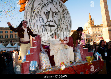 Traditionell gekleidete Nachtschwärmer auf der 'Carnevale Romano 2011' in Rom, Italien Stockfoto
