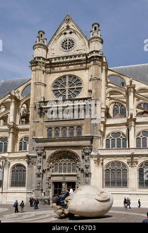 Ecoute, Skulptur von Henri de Miller, 1986, vor Église Eustache Kirche, 1. Arrondissement, Paris, Frankreich, Europa Stockfoto