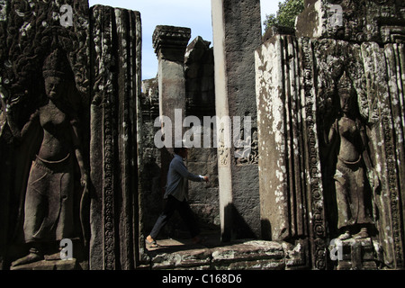 Apsaras in der Außengalerie des Bayon, ein Tempel befindet sich in der königlichen Stadt Angkor Thom, Angkor archäologischer Park Stockfoto