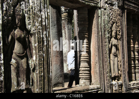 Apsaras in der Außengalerie des Bayon, ein Tempel befindet sich in der königlichen Stadt Angkor Thom, Angkor archäologischer Park Stockfoto