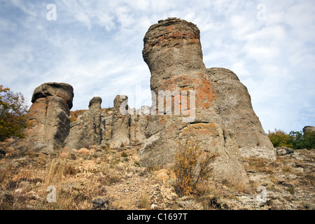 Berg Demergi (Demergy, Demerdgy, Demerdgi, Demerdzhy) Yaila. Felsigen Spalten in Crimea Bergen. Wilde Landschaft. Ukraine. Stockfoto