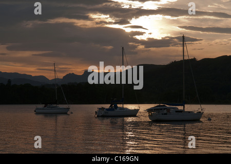 Ansicht West, untergehende Sonne über Lake Windermere von Holme Felsen in der Nähe von Waterhead Stockfoto