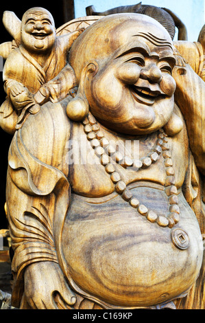 Hölzerne Buddha-Figuren in der Nähe von Ubud, Bali, Indonesien Stockfoto