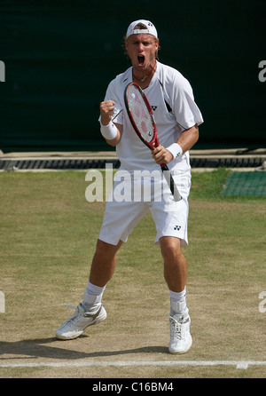 Lleyton Hewitt, Australien, in Aktion bei den All England Lawn Tennis Championships in Wimbledon, London, England. Stockfoto