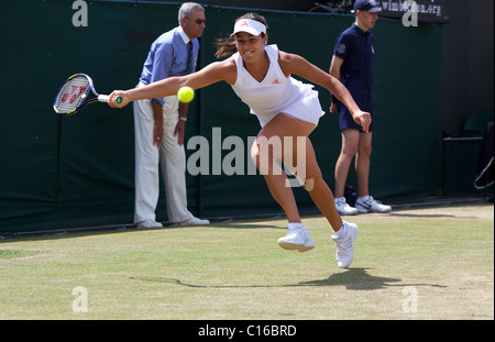 Ana Ivanovic, Serbien, im Einsatz bei den All England Lawn Tennis Championships in Wimbledon, London, England. Stockfoto