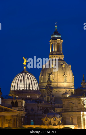 Frauenkirche, Frauenkirche und die Kuppel der Kunstakademie "Zitronenpresse", "Zitronenpresse", Dresden, Sachsen Stockfoto