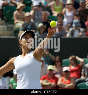 Ana Ivanovic, Serbien, im Einsatz bei den All England Lawn Tennis Championships in Wimbledon, London, England. Stockfoto