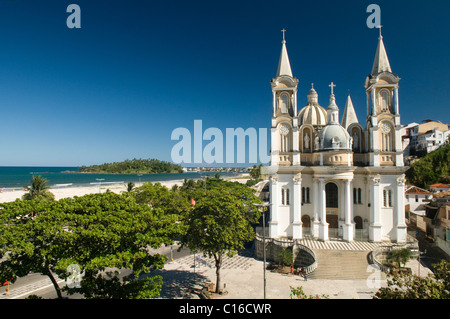 Kathedrale von São Sebastião am Atlantik Ufer in Ilhéus, Bahia, Brasilien, Südamerika Stockfoto