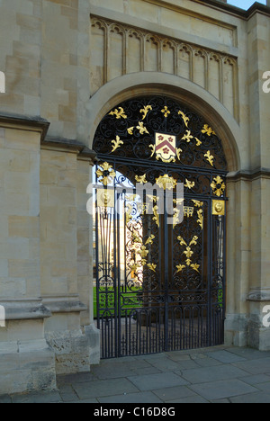 Wunderschön dekoriert vergoldeten schmiedeeisernen Tor in Oxford, England, Großbritannien, Europa Stockfoto
