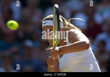 Victoria Azarenka, Bulgarien, in Aktion bei den All England Lawn Tennis Championships in Wimbledon, London, England. Stockfoto