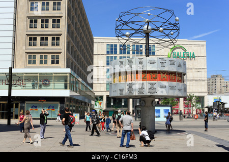 Weltzeituhr auf dem Alexanderplatz-Platz in Berlin, Deutschland, Europa Stockfoto