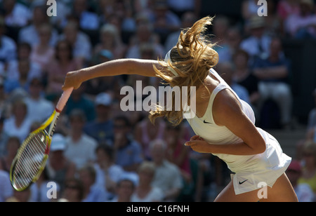 Victoria Azarenka, Bulgarien, in Aktion bei den All England Lawn Tennis Championships in Wimbledon, London, England. Stockfoto