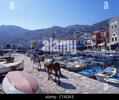 Blick auf den Hafen, Stadt Hydra, Hydra, die Saronischen Inseln, Attika, Griechenland Stockfoto