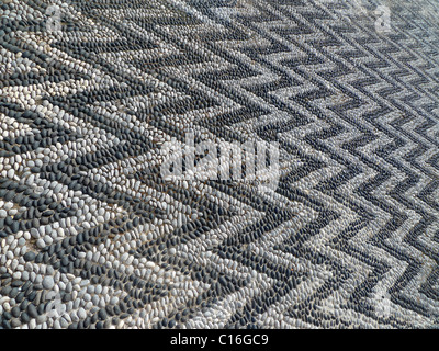 Mosaik-Fußboden-Zick-Zack details schwarz / weiß Stockfoto