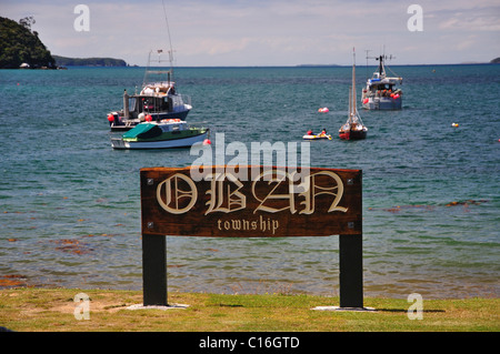 Stadtschild am Ufer, Oban, Stewart Island (Rakiura), Southland Region, Neuseeland Stockfoto