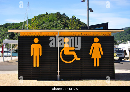 Symbole auf Vorland Toilette, Picton, Queen Charlotte Sound, Marlborough Sounds, Marlborough Region, Südinsel, Neuseeland Stockfoto