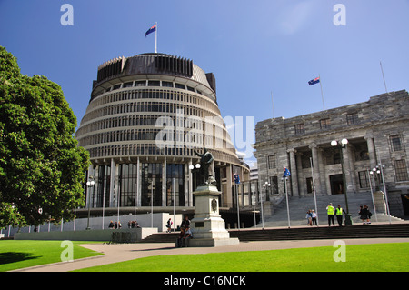 Neuseeländische Regierung „Beehive“ und Parlamentsgebäude, Lambton Quay, Wellington, Wellington Region, North Island, Neuseeland Stockfoto