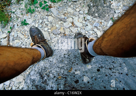 Men es Beine tragen Wanderschuhe, Europa Stockfoto