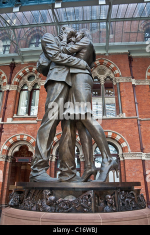 London St Pancras station Paul Day "The Meeting Place" März 2011 Stockfoto