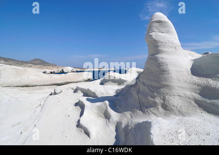 Weiße Felsen Formen auf Sarakiniko Strand, Milos, Kykladen, Griechenland, Europa Stockfoto