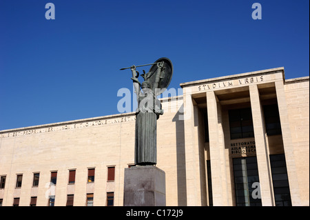 Italien, Rom, Universität La Sapienza, Minerva-Statue und Palazzo del Rettorato Stockfoto