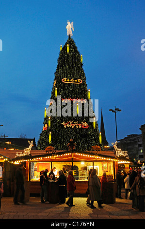 Markt, Stall, Weihnachtsbaum, Weihnachtsmarkt, Dortmund, Nordrhein-Westfalen, Deutschland, Europa Stockfoto