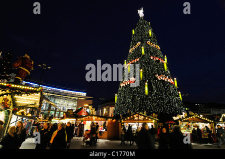 Markt, Stände, Weihnachtsbaum, Weihnachtsmarkt, Dortmund, Nordrhein-Westfalen, Deutschland, Europa Stockfoto