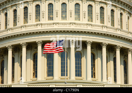 Kuppel des Kapitols und der Star spangled Banner, Washington, D.C., USA Stockfoto