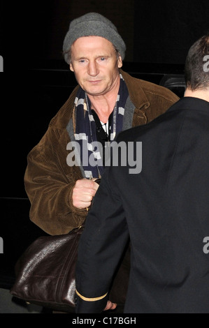 Liam Neeson kehrt zu seiner Residenz in Manhattan mit Vanessa Redgrave nach Lenox Hill Hospital verlassen. Neeson Frau, Natasha Stockfoto