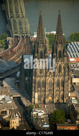 Antenne zu sehen, Kölner Dom, Hohenzollernbruecke, Hohenzollern Brücke, Köln, Rheinland, Nordrhein-Westfalen Stockfoto