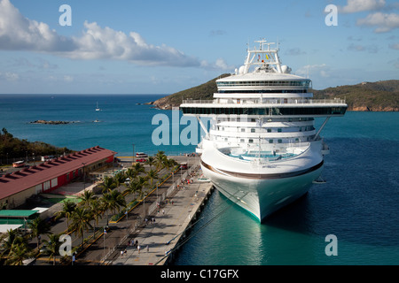 Kreuzfahrtschiff in St. Thomas, Caribbean Stockfoto