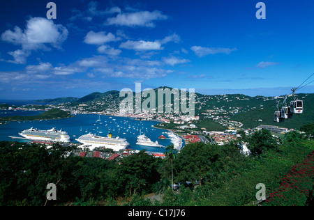 Kreuzfahrtschiffe an Charlotte Amalie, St. Thomas Island, Vereinigte Staaten Jungferninseln, Karibik Stockfoto