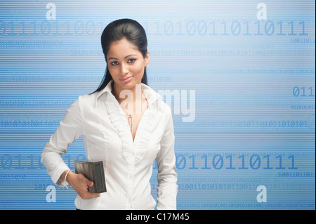 Porträt einer Geschäftsfrau hält eine CD-ROM-Laufwerk Stockfoto