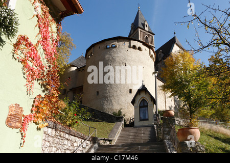 Oswalidikirche Kirche mit Beinhaus in Eisenerz, Steiermark, Österreich, Europa Stockfoto