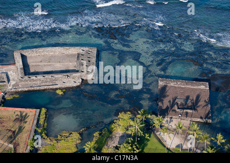 Luftbild des Heiligen hawaiischen Heiau (Tempel) im Keauhou, Hawaii - Ke'eku links, Hapaiali'i rechts. Stockfoto