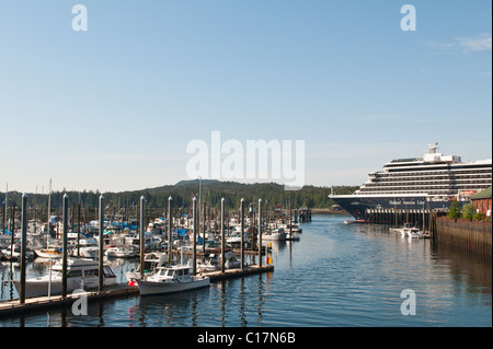 Ketchikan, Alaska. Angelboote/Fischerboote und Kreuzfahrt-Schiff, Ketchikan, südöstlichen Alaska. Stockfoto