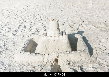 Schön gestaltete Sandburg gebaut auf einen Sommerurlaub Stockfoto