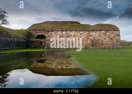 Die Brass Bastion vom Cowport aus gesehen, einem Teil der Stadtmauer Berwick upon Tweed, Northumberland, England, Großbritannien Stockfoto