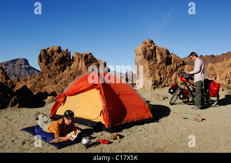 Radfahrer-camping in den Teide Berge, Teneriffa, Kanarische Inseln, Spanien, Europa Stockfoto