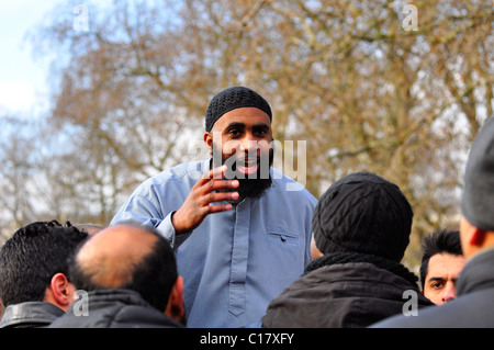 Islamische Mann hält eine Rede bei Speakers Corner im Hyde Park, London Stockfoto