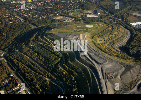 Luftaufnahme, Landschaftsplanes Halde mit Horizont-Observatorium, Grube Halde, Abfälle aus dem Bergbau, Bergbau, Kohle Landschaft Gebäude Stockfoto