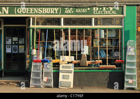 Das alte Cooperativ Queensbury Bradford Yorkshire United Kingdom jetzt ein DIY Heimwerker-Hardware-Shop Stockfoto