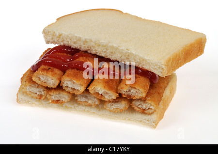 Fisch-Finger Sandwich mit Weissbrot und Ketchup auf weißem Hintergrund, Ausschnitt. Stockfoto